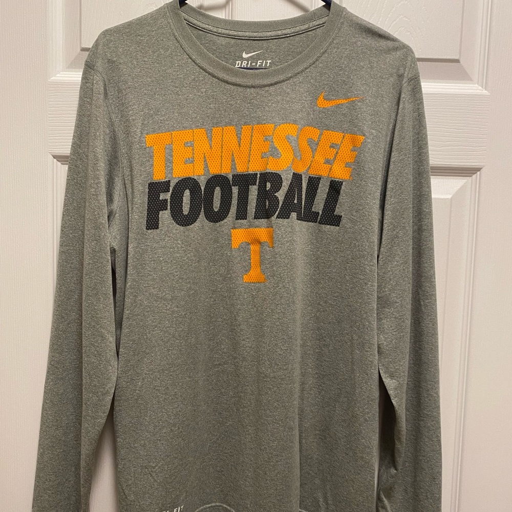 Tennessee Volunteers Dri-Fit Long Sleeve, Size Men’s Medium.